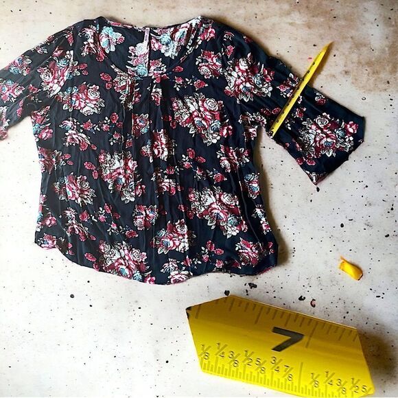 Cool Melon l Black w/ floral print l 3/4 Sleeve (Bell) l Scoop neck l 3X l EUC - Picture 7 of 11